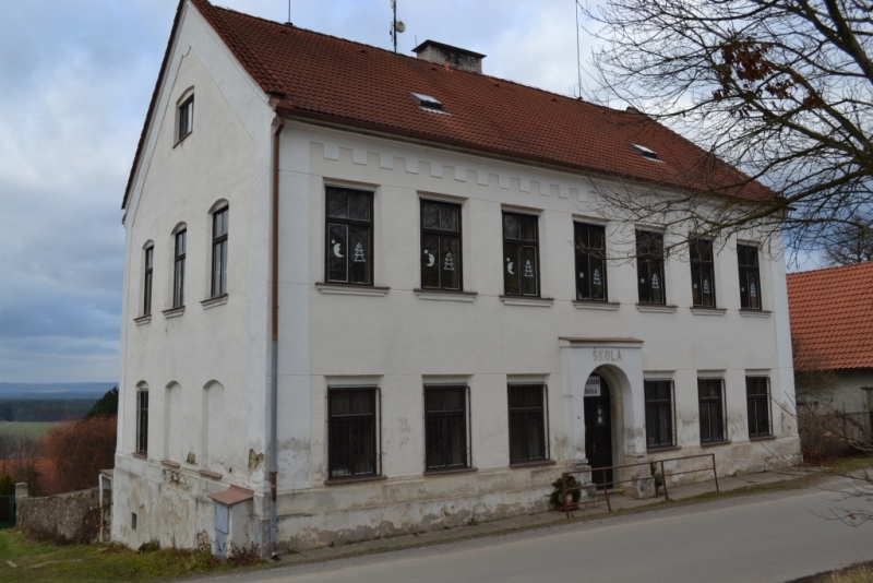 Základní škola v Radeníně